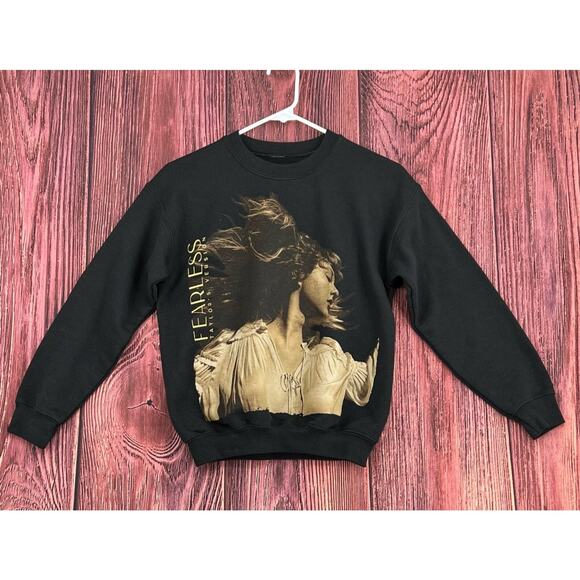 Taylor Swift Fearless Taylor's Version Crew Neck Sweatshirt Womens Size XS Black - Picture 1 of 8